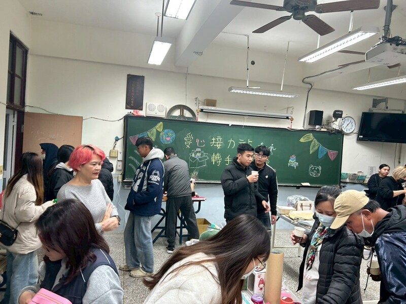 愛心接力站義賣活動圖片