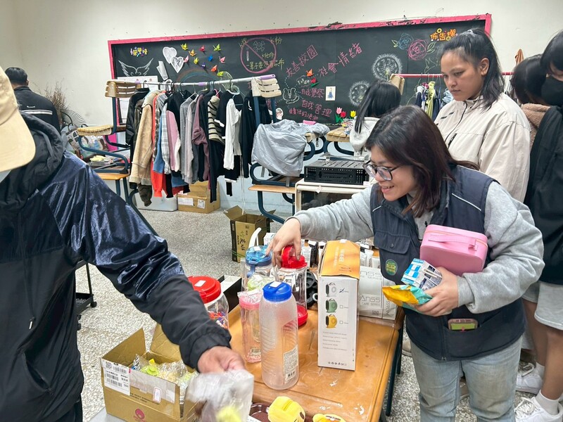 愛心接力站義賣活動圖片